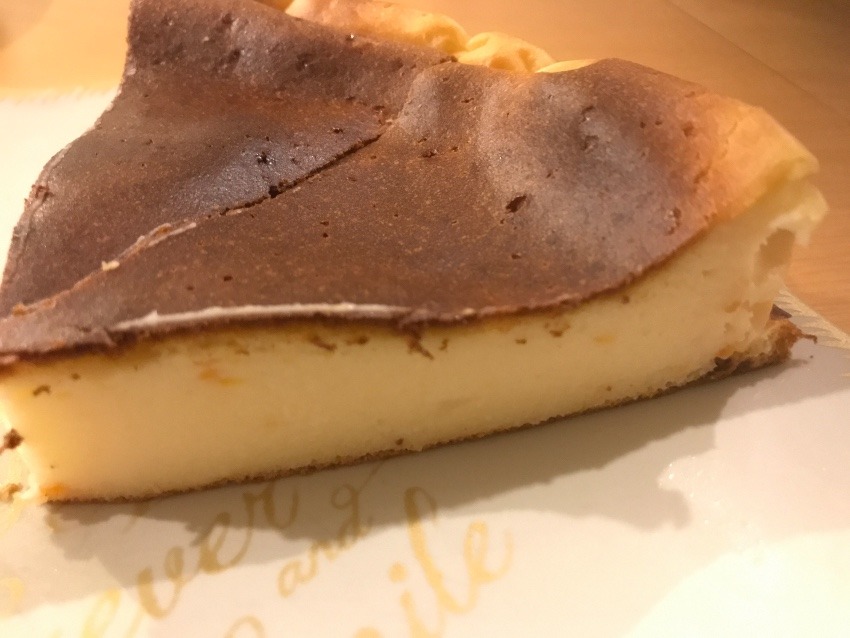 混ぜて焼くだけ簡単ヨーグルトケーキ